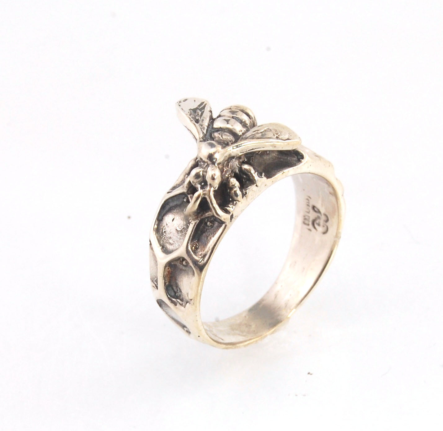 Milk Brood Bee Ring