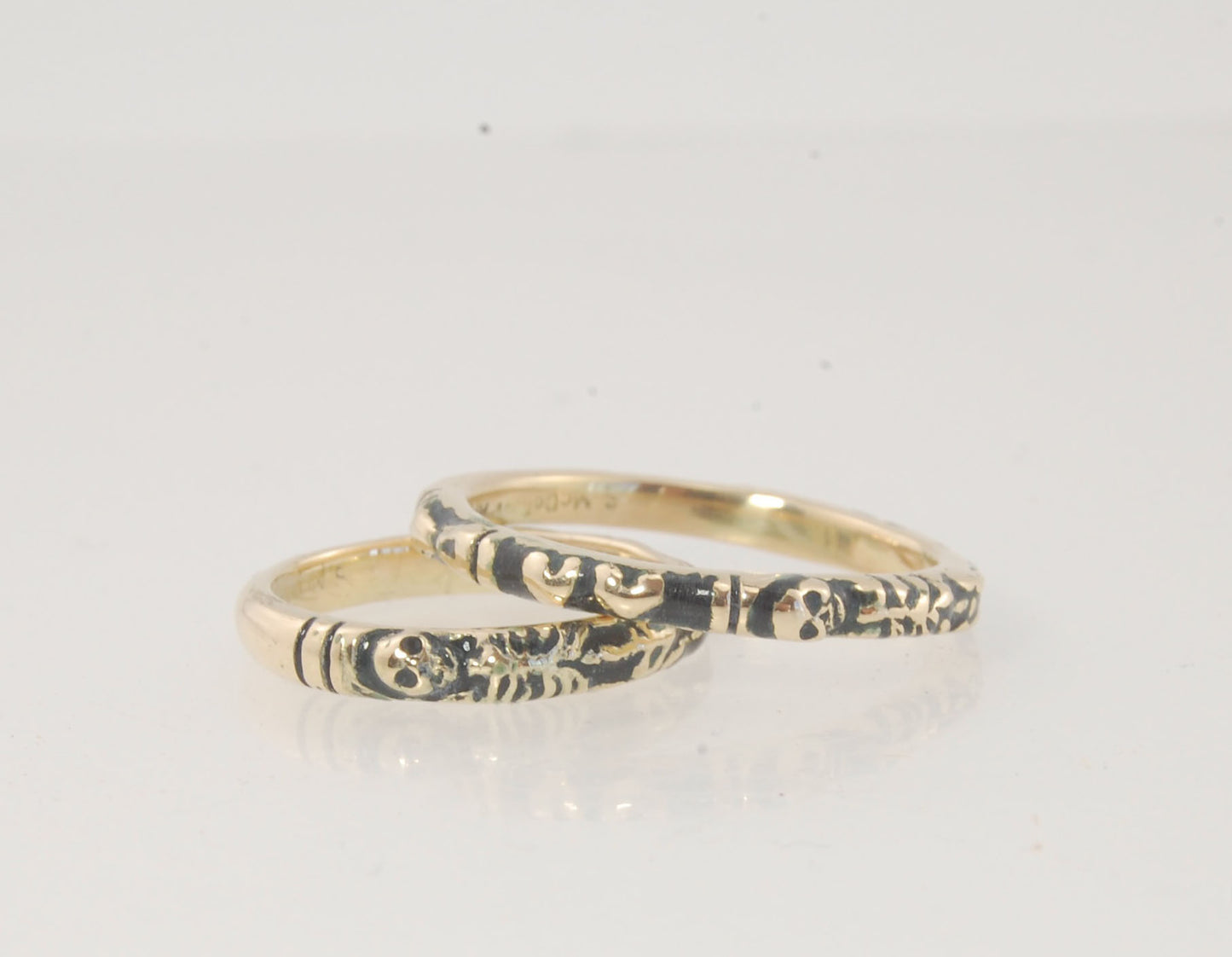 Memento Mori Skeleton Ring in 14k gold with Black enamel - 2.7mm