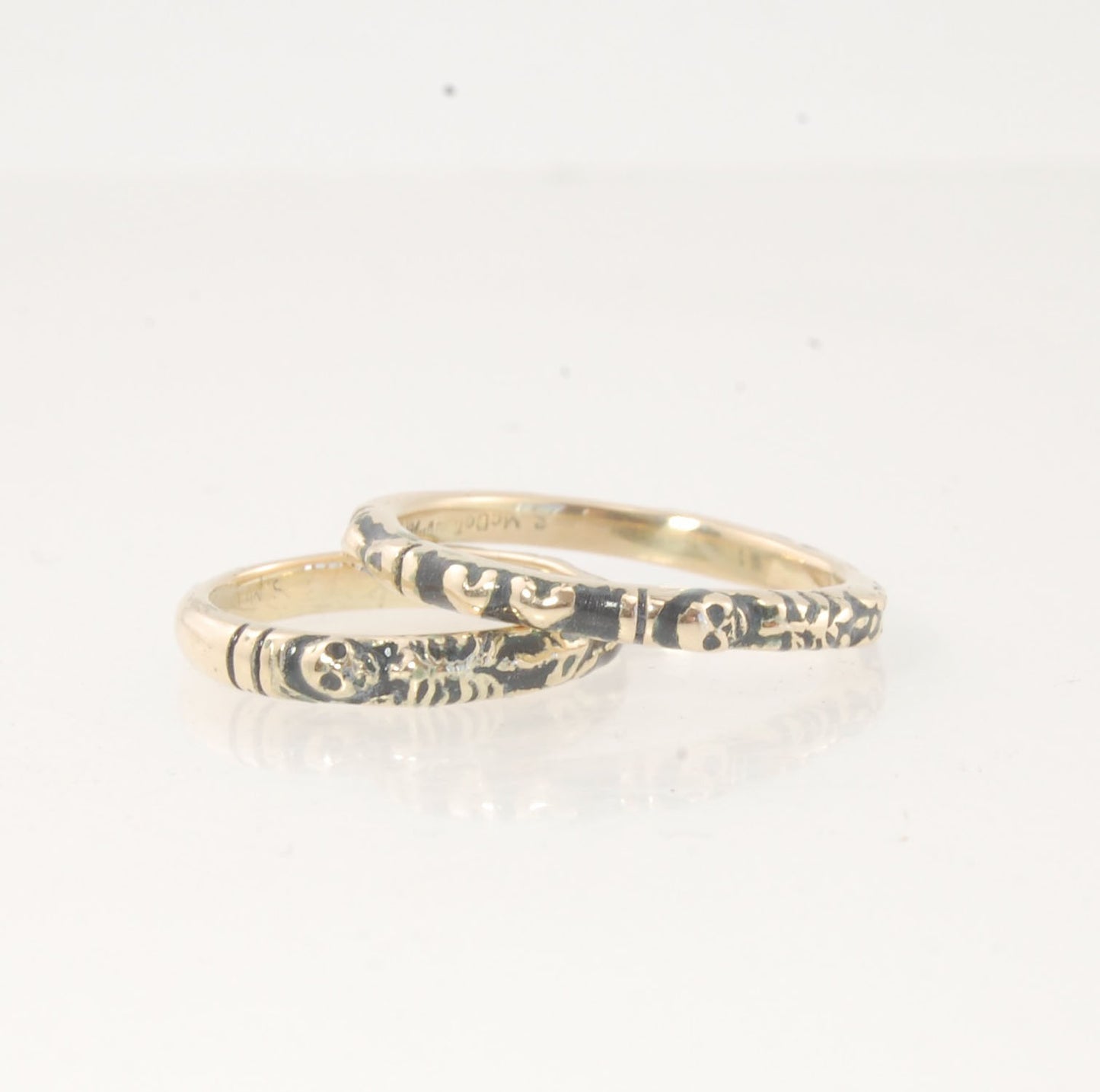 Memento Mori Skeleton Ring in 14k gold with Black enamel - 2.7mm