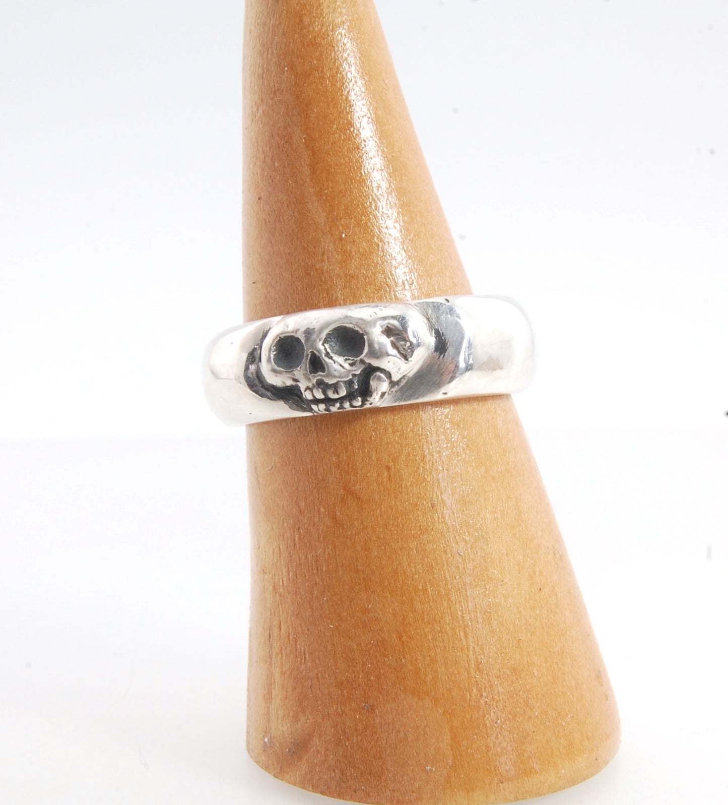 Memento Mori Skull Ring - Wide