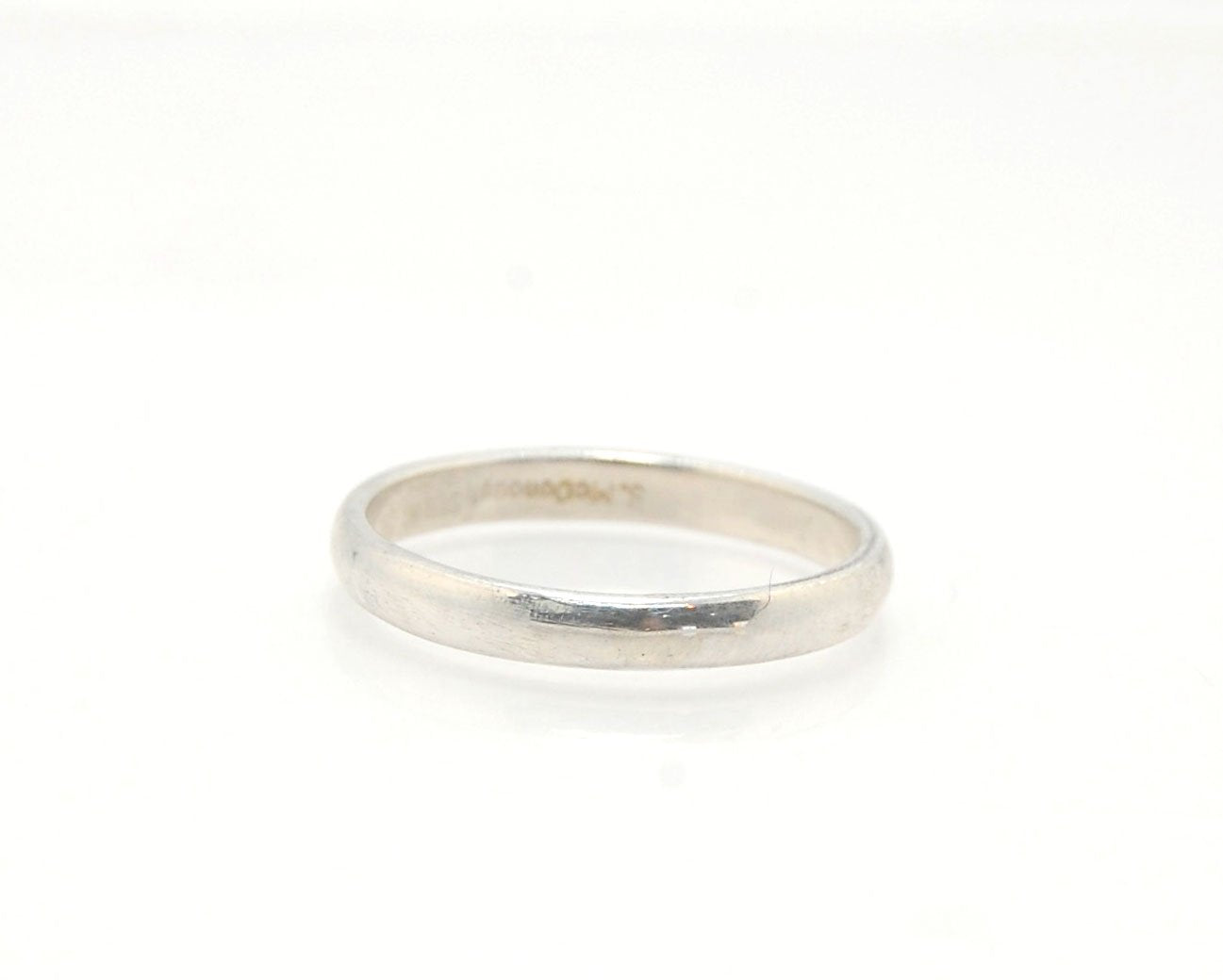 3mm Half Round Plain Band - 3mm wide x 1.5mm thick - in Gold or Silver This half round plain band is milled in my studio and hand finished to your specifications. 3mm wide x 1.5 mm thick. This half round band ring is pictured in sterling silver, but can b