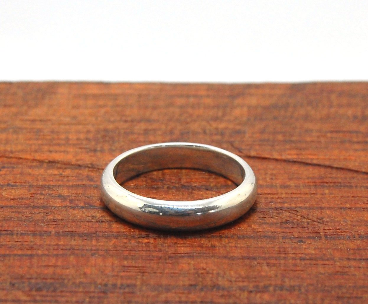 4mm Half Round Plain Band - 4mm wide x 1.8mm thick in Gold or Silver This half-round plain band is milled in my studio and hand-finished to your specifications. 4mm wide x 1.8 mm thick. This half-round band ring is pictured in sterling silver but can be c