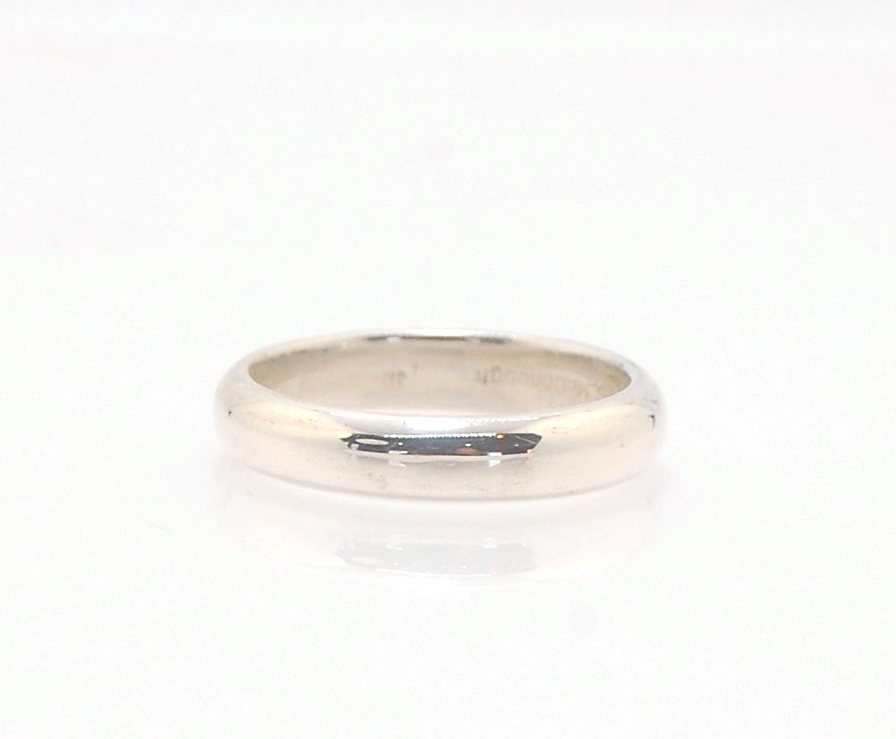 4mm Half Round Plain Band - 4mm wide x 1.8mm thick in Gold or Silver This half-round plain band is milled in my studio and hand-finished to your specifications. 4mm wide x 1.8 mm thick. This half-round band ring is pictured in sterling silver but can be c