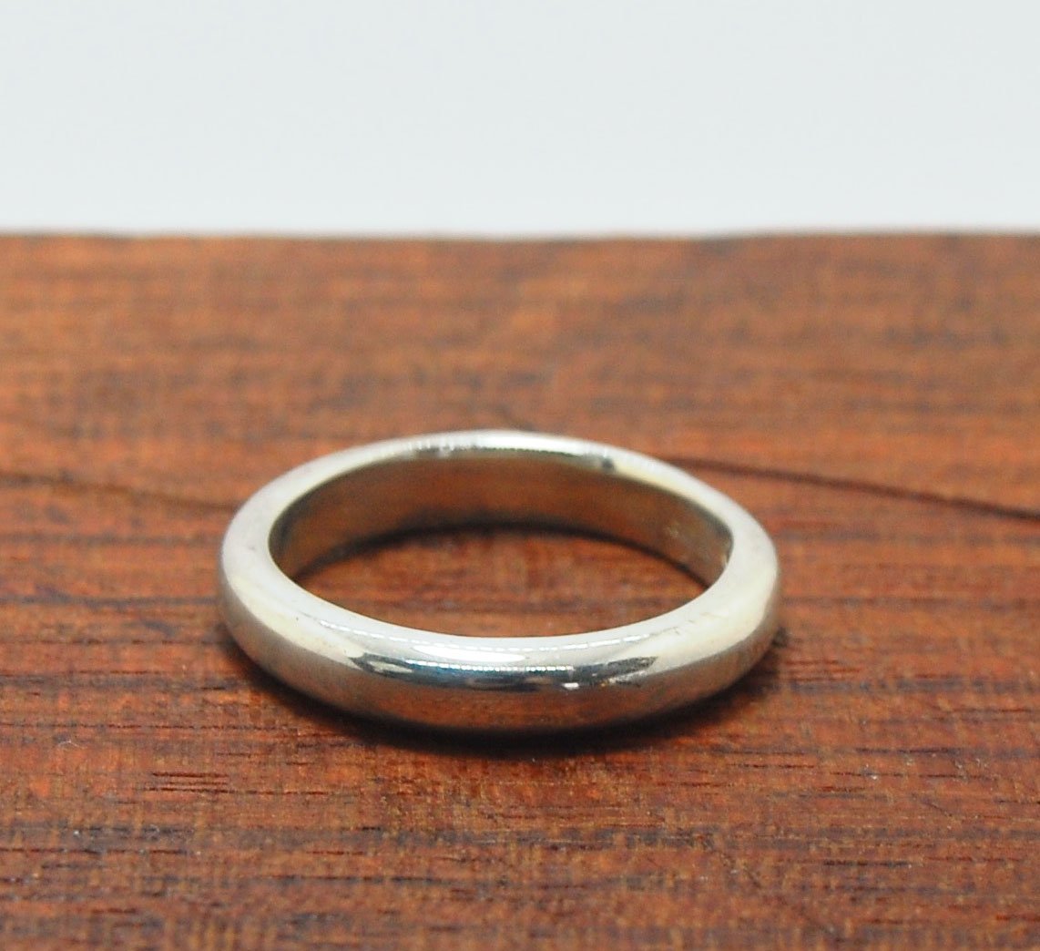 Heavy Half Round Plain Band - 4.1mm wide x 2.4mm thick in Gold or Silver Let me make you a ring!This half round plain band is carved in wax on a lathe and cast in my studio and hand finished to your specifications. 4.1mm wide x 2.4 mm thick.This half roun