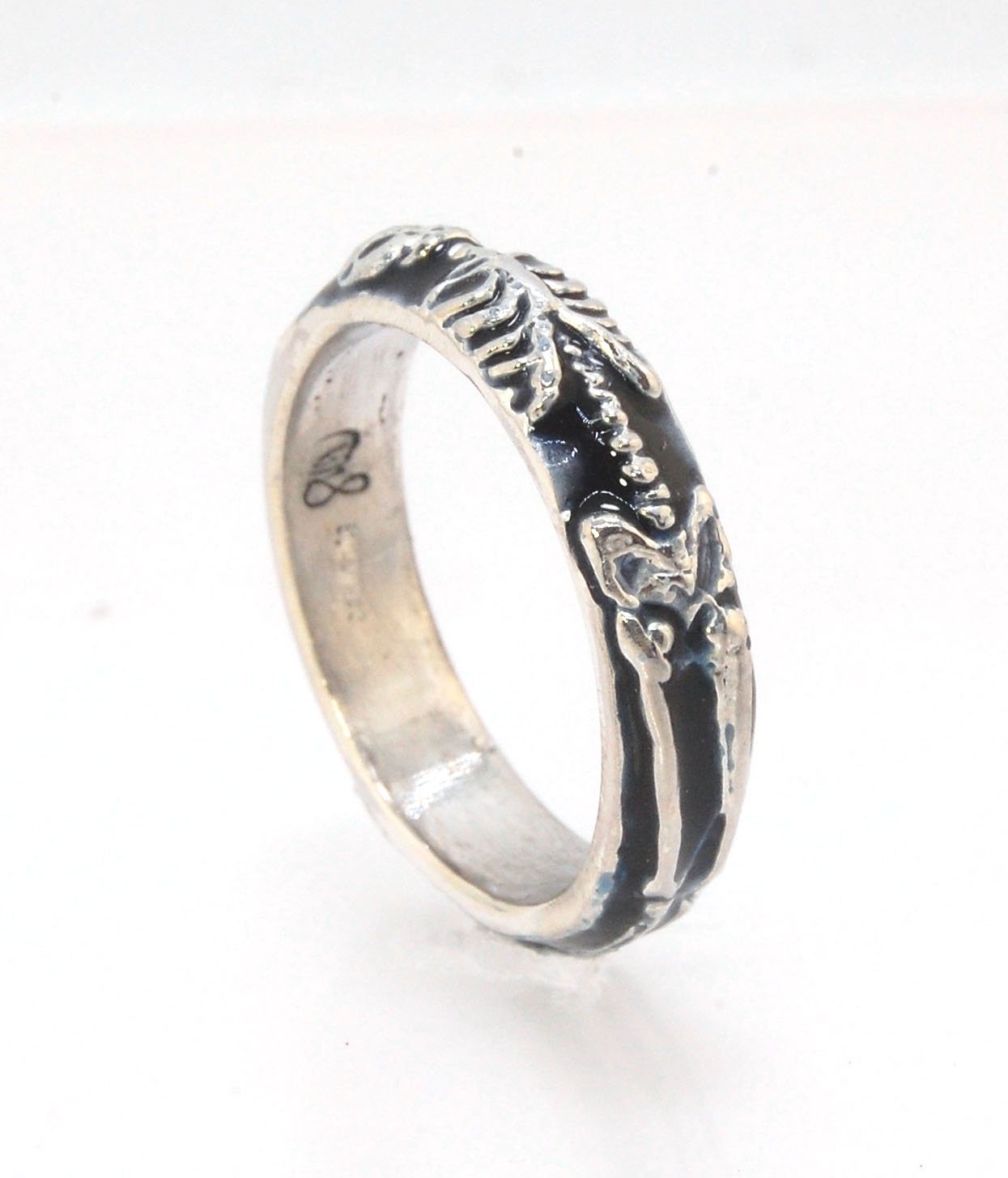 Memento Mori Skeleton Ring Wide -Enameled – Susan