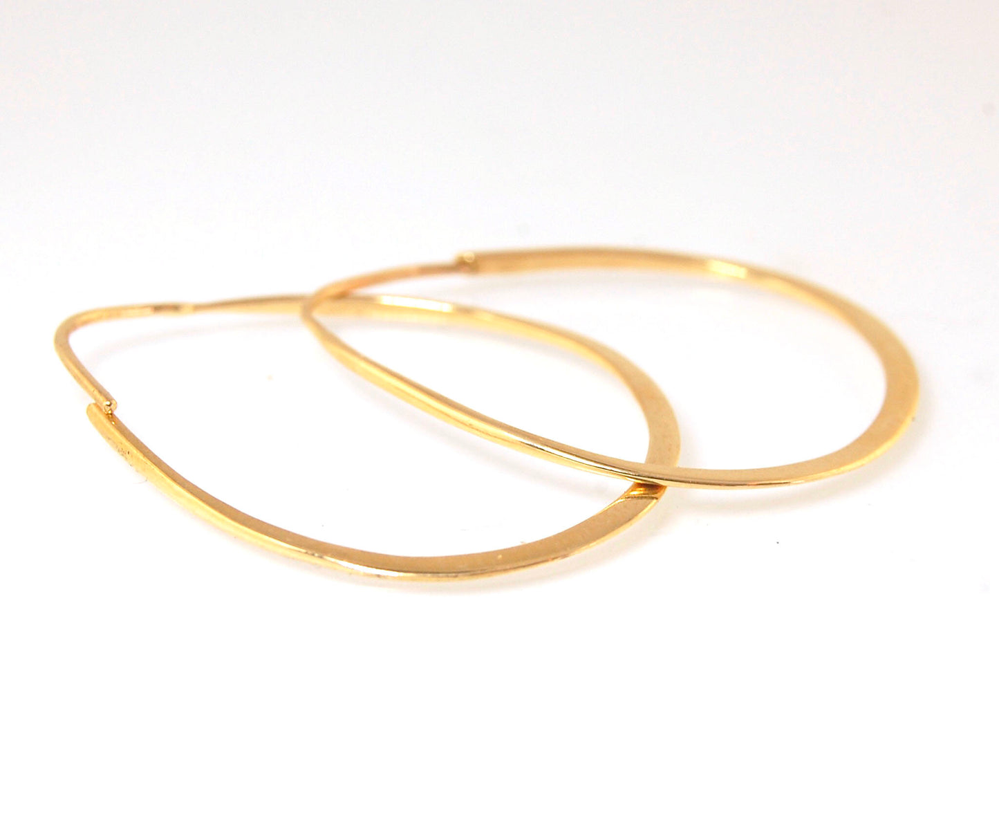 Long Hammered 14k gold Hoops These very lightweight hoops are shaped and hammered 14k gold. 35mm x 25mm