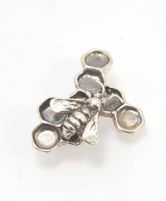 Honeycomb and Bee Pin Carved in Wax and Cast using the Lost Wax process. This bee and honeycomb has a sterling pin back and catch. Perfect for suit jackets, lapels, bee suits, hats and overalls. One of a Kind 30mm x 20mm