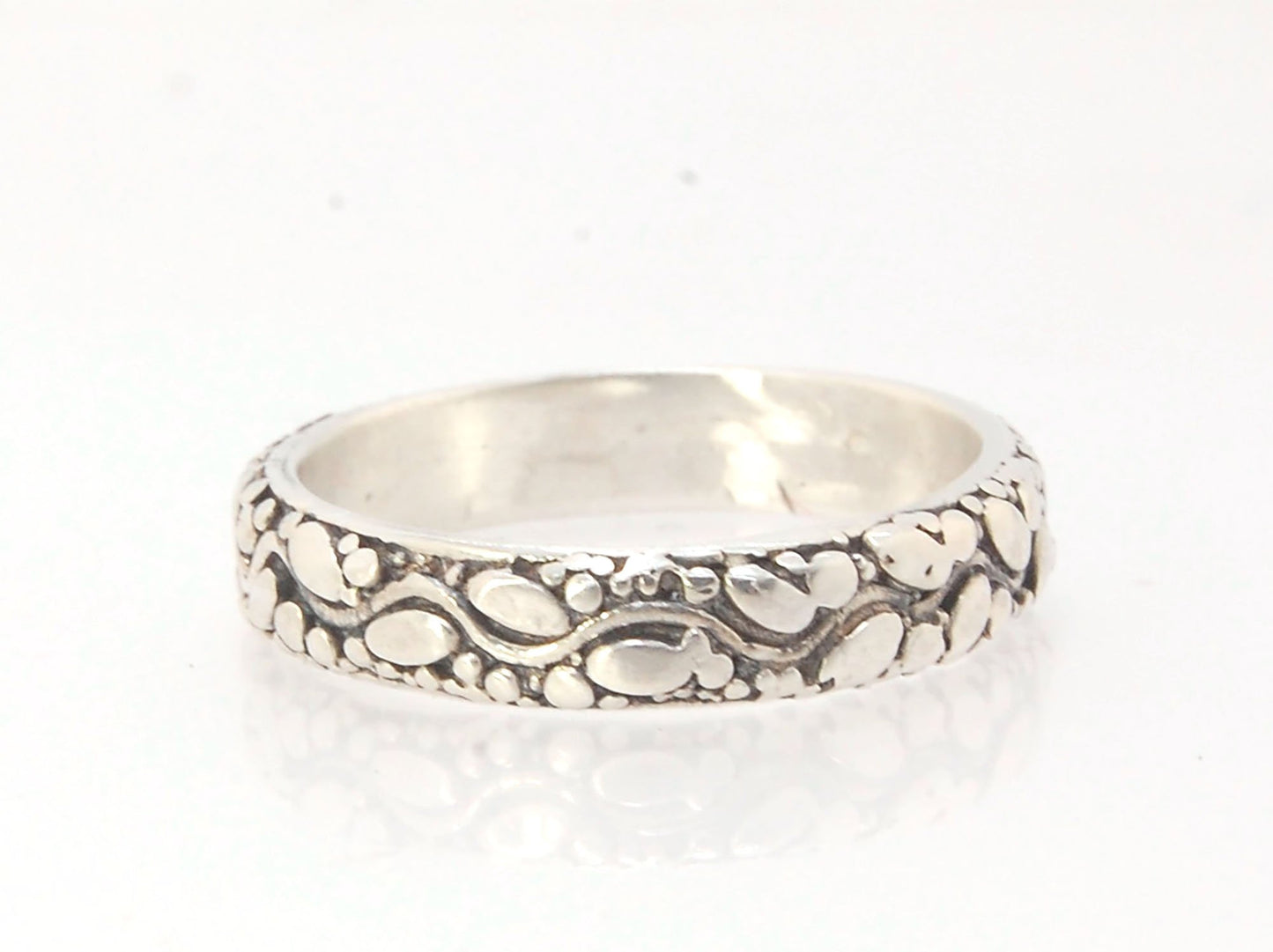 Oval Dot Pattern Band - 4.7mm - Order in any size -14k, 18k, Fine Silver or Sterling This is a 4.7 mm wide patterned band with ovals and heavy granules around a wavy center line.This is a cast version of a fun wavy patterned band with ovals and larger gra