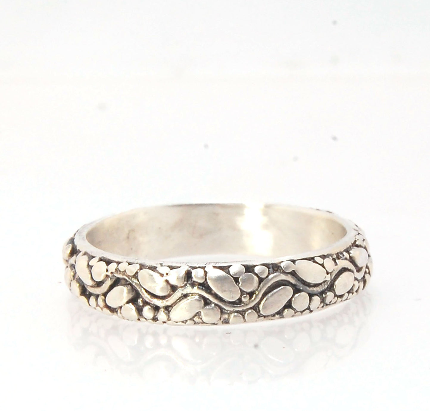 Oval Dot Pattern Band - 4.7mm - Order in any size -14k, 18k, Fine Silver or Sterling This is a 4.7 mm wide patterned band with ovals and heavy granules around a wavy center line.This is a cast version of a fun wavy patterned band with ovals and larger gra