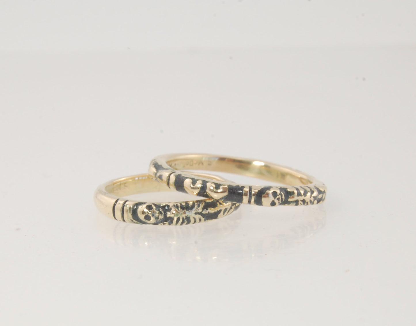 Memento Mori Skeleton Ring in 14k gold with Black enamel  - 2.7mm