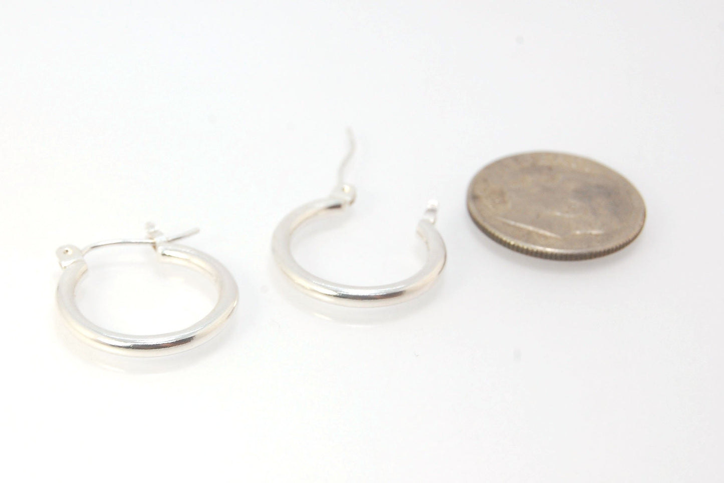 Solid Hoops with clasp in Silver - Medium These hoops are great for everyday wear. Classic and understated at 16mm or about 1/2”.These are made with a solid round rod cut into links and hammered with a clasp ear wire soldered on. Then polished and finishe