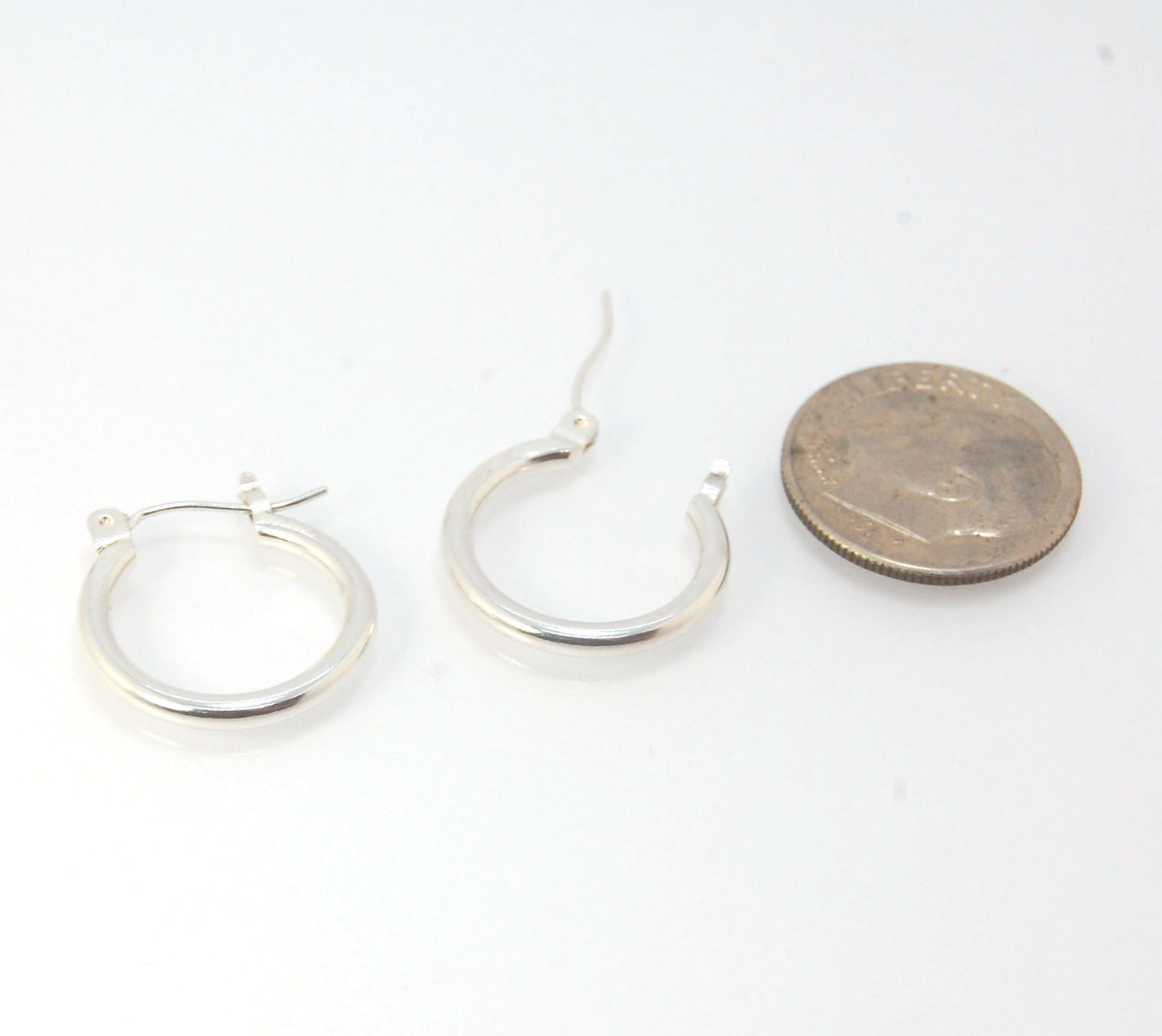 Solid Hoops with clasp in Silver - Medium These hoops are great for everyday wear. Classic and understated at 16mm or about 1/2”.These are made with a solid round rod cut into links and hammered with a clasp ear wire soldered on. Then polished and finishe