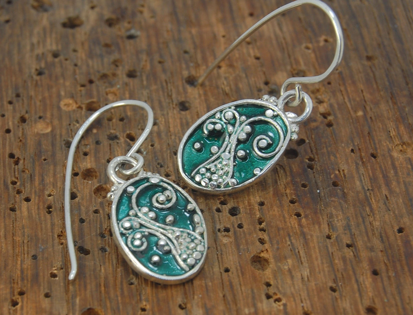 Enameled Sterling Fern Earrings -Oval -Medium-Choice of 8 colors These are my medium fern ovals and they can be enameled in 8 colors for you!Prussian Blue, Icy Blue, Turquoise, Oil Gray, Forest Green, Jade Green, Sage Green or Periwinkle BlueGreen.These e